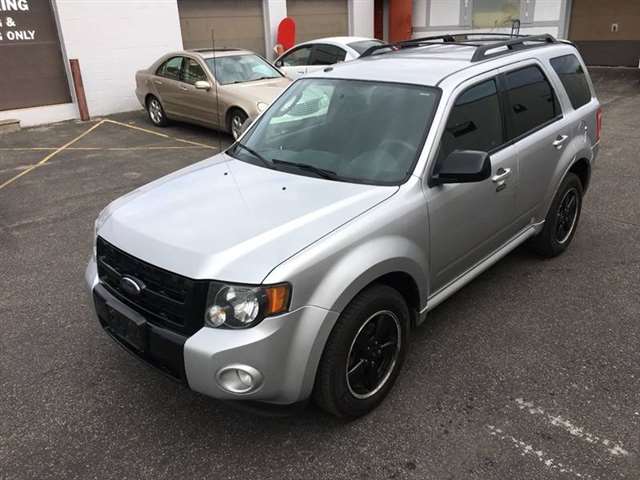 2010 Ford Escape AWD XLT 4dr SUV